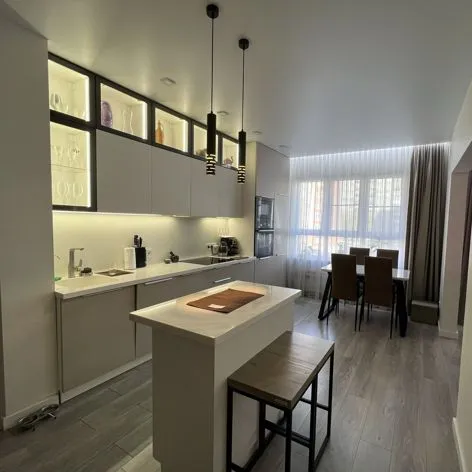 3-к. квартира, 85 м², 3/17 эт.