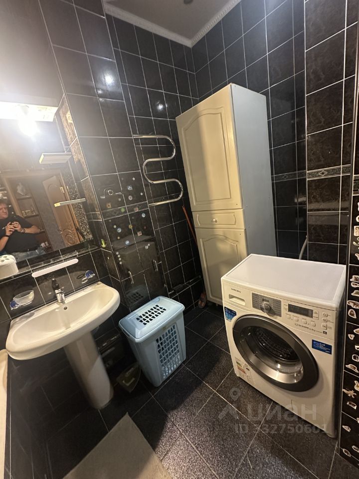 2-к. квартира, 90 м², 9/15 эт.