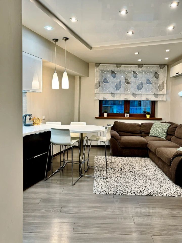 2-к. квартира, 70.5 м², 2/18 эт.