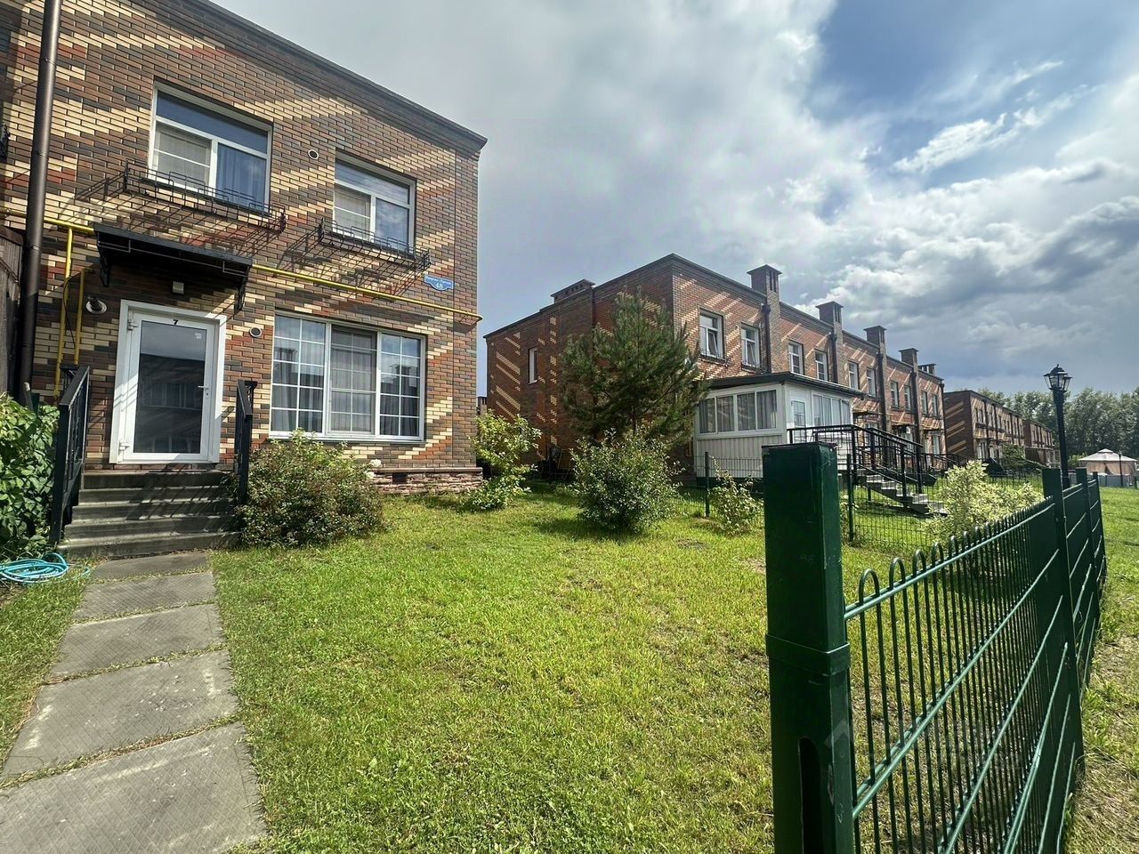 3-к. квартира, 57 м², 1/2 эт.