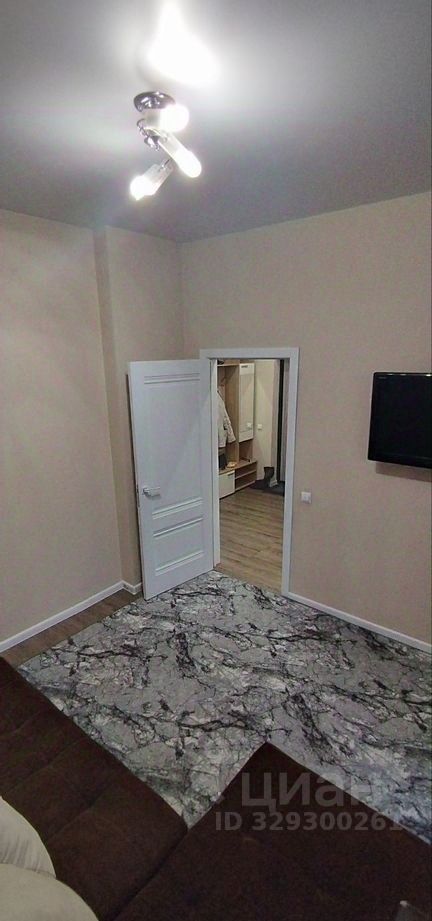 2-к. квартира, 42 м², 1/17 эт.