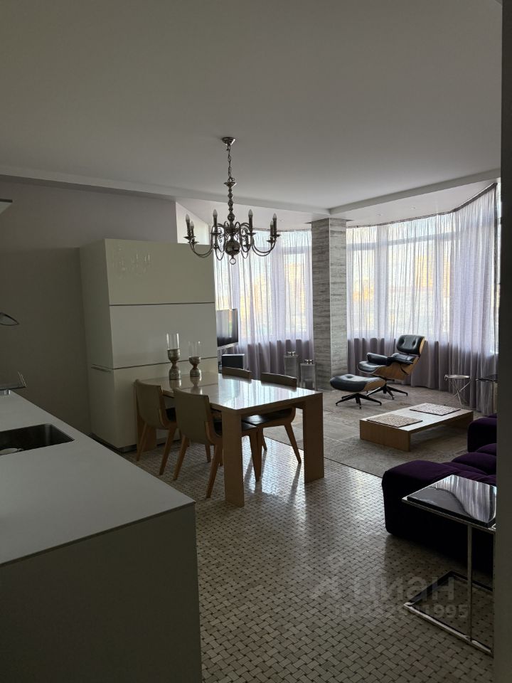 4-к. квартира, 130 м², 11/17 эт.