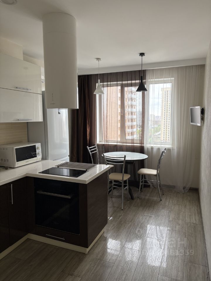 2-к. квартира, 60 м², 10/25 эт.