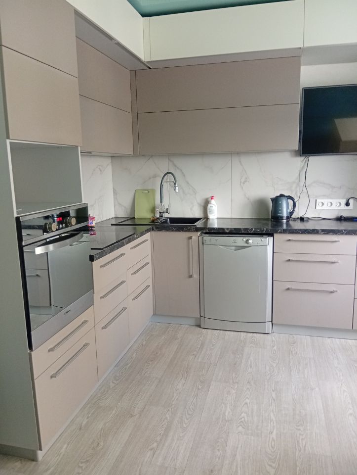 2-к. квартира, 60 м², 10/17 эт.