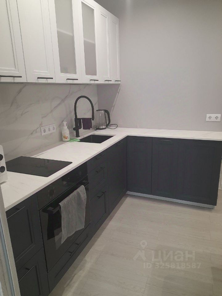 2-к. квартира, 76.1 м², 4/8 эт.