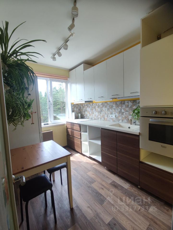 2-к. квартира, 52 м², 5/10 эт.