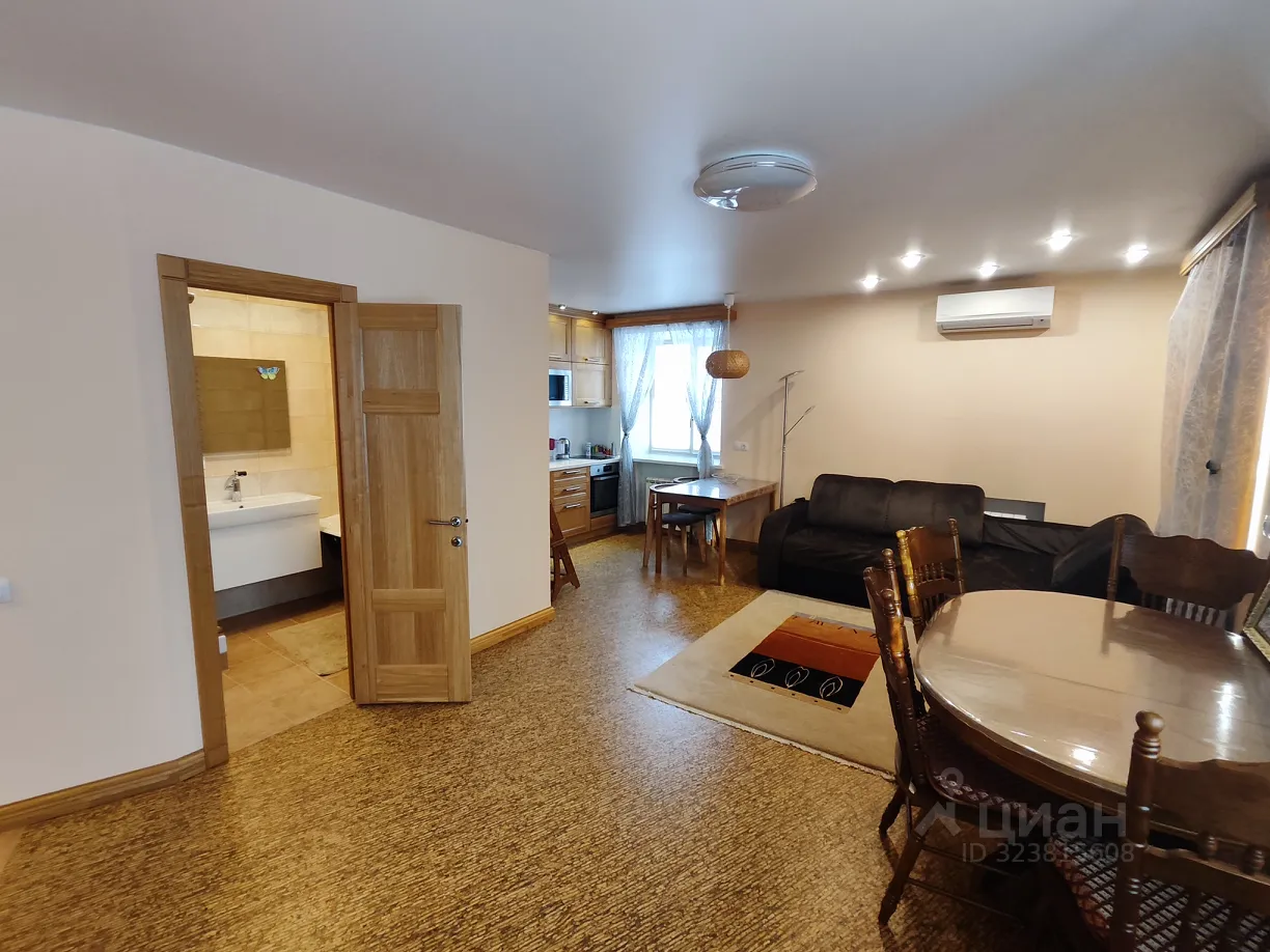 2-к. квартира, 43 м², 1/9 эт.
