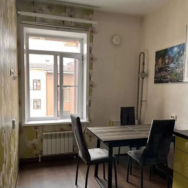 2-к. квартира, 47 м², 3/3 эт.