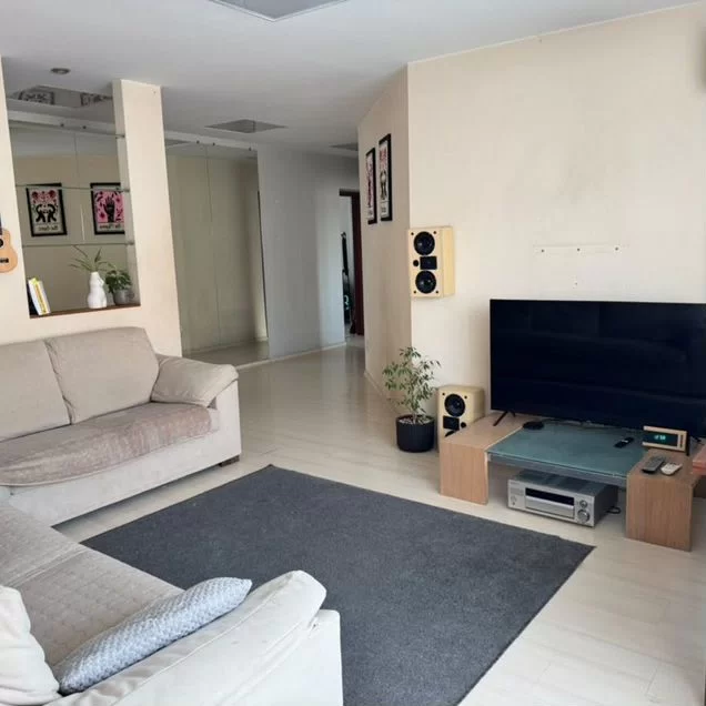 3-к. квартира, 79 м², 3/9 эт.
