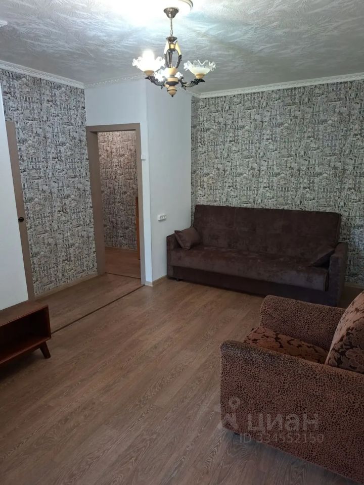 2-к. квартира, 43 м², 3/5 эт.