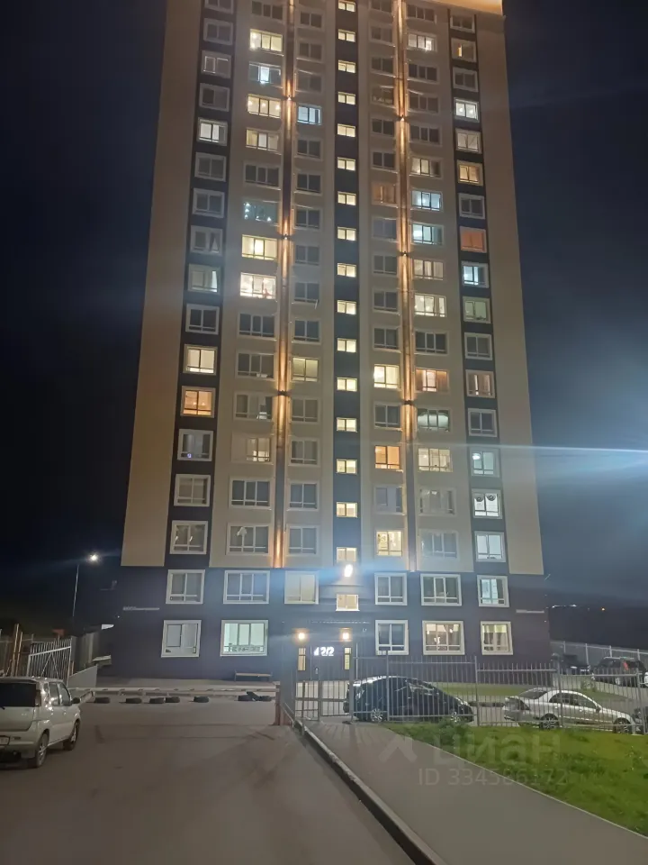 2-к. квартира, 40 м², 1/18 эт.