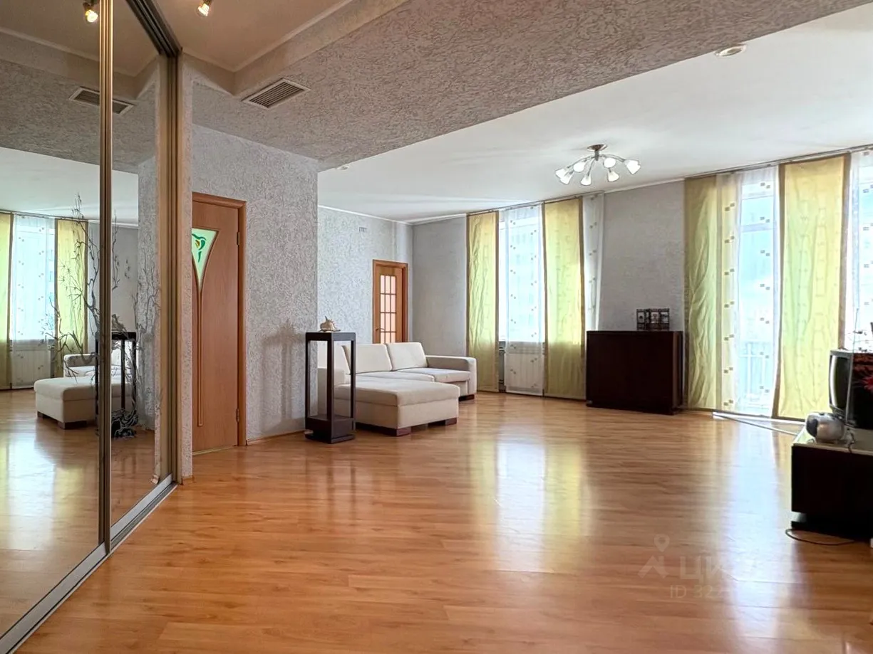 3-к. квартира, 77 м², 5/5 эт.