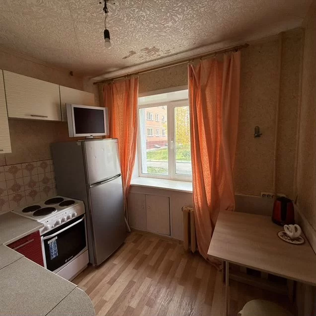 2-к. квартира, 42 м², 1/8 эт.