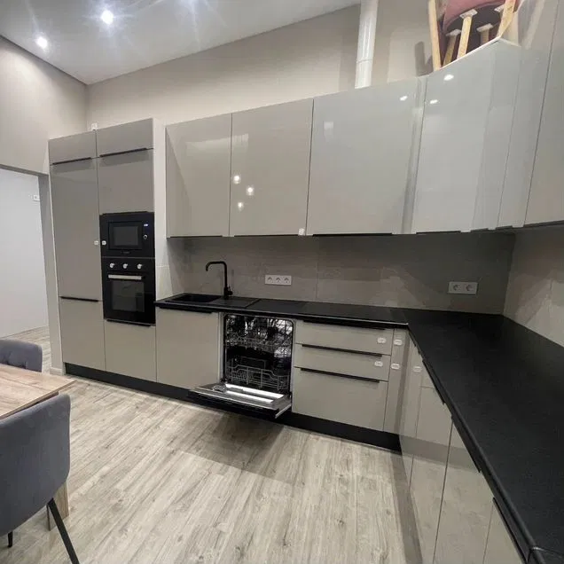 2-к. квартира, 57 м², 1/2 эт.
