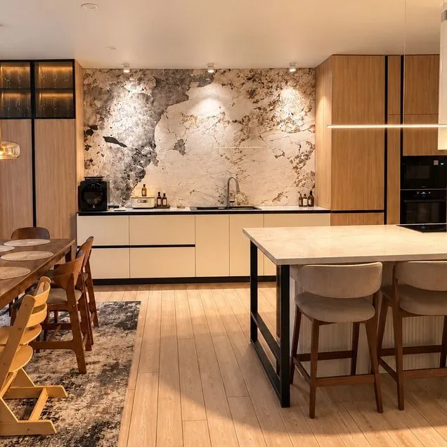 4-к. квартира, 144 м², 2/6 эт.